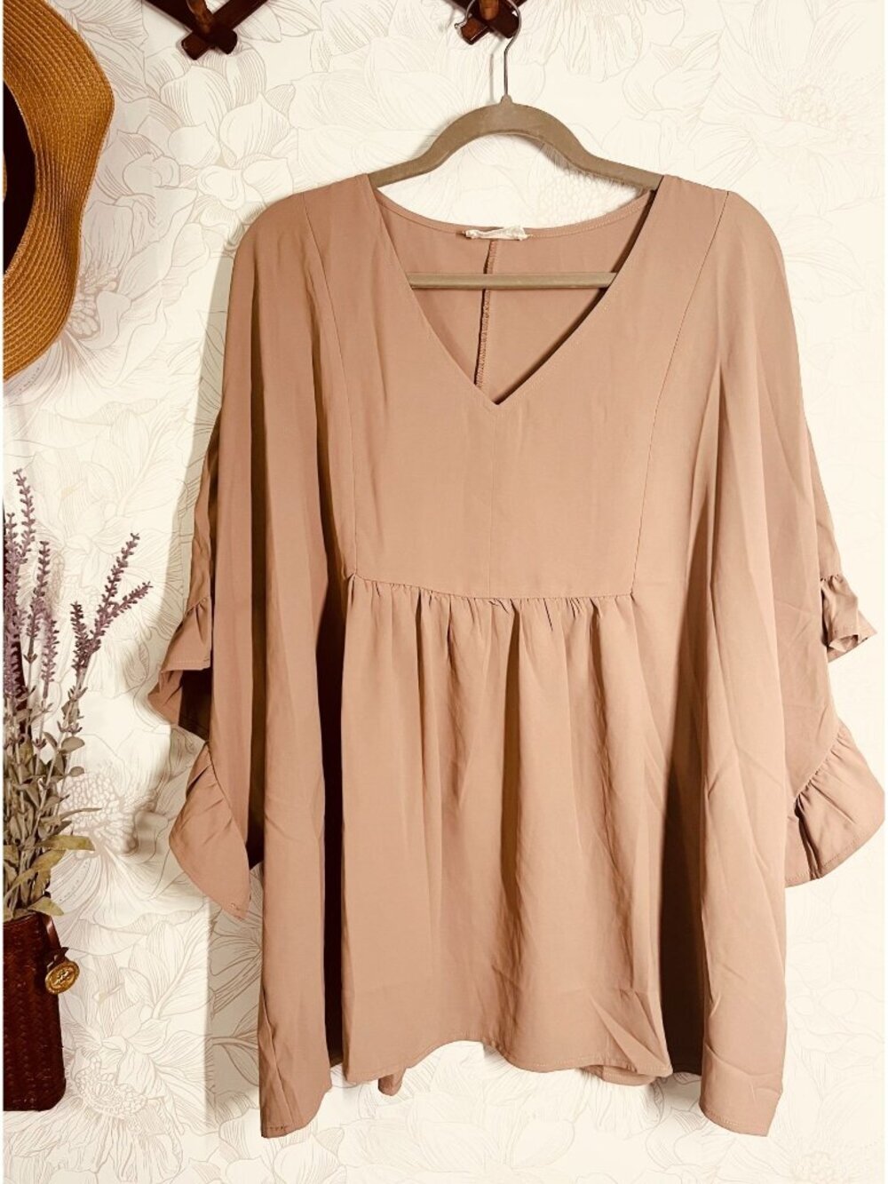 Andrée By Unit Womens 1X Blush Pink V-Neck Top With Ruffle Bell Sleeves Flowy